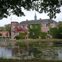 <p>Wasserschloss mit Schlosspark in Lütetsburg</p>